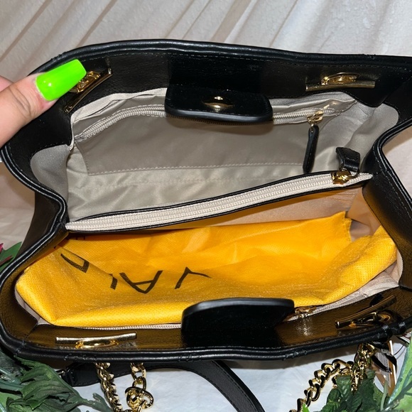 💄Valentino Quilted Leather Shoulder Bag 💄 - Picture 10 of 13